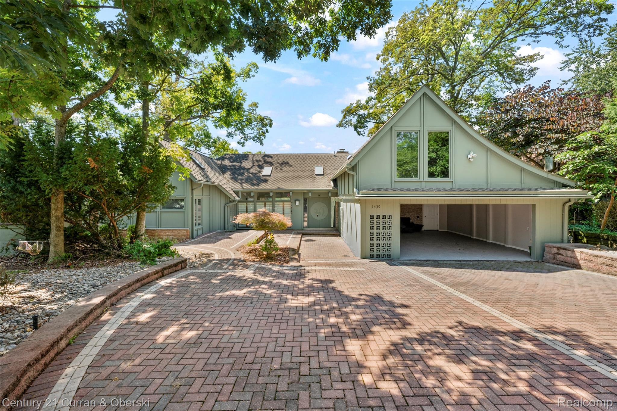Walled Lake, Michigan, 48390, United States, 3 Bedrooms Bedrooms, ,3 BathroomsBathrooms,Residential,For Sale,1938303