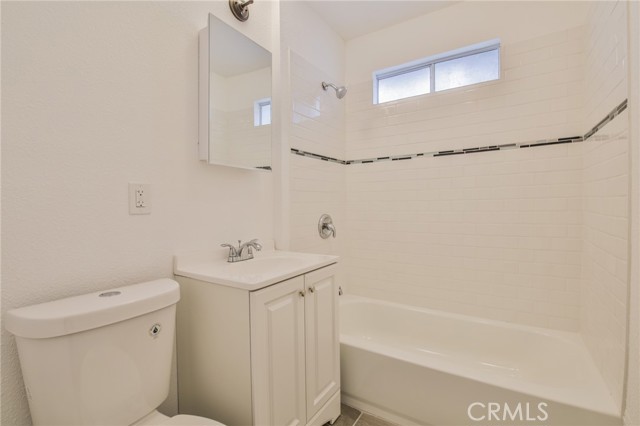 Los Angeles, California, 90003, United States, 5 Bedrooms Bedrooms, ,Residential,For Sale,1889512