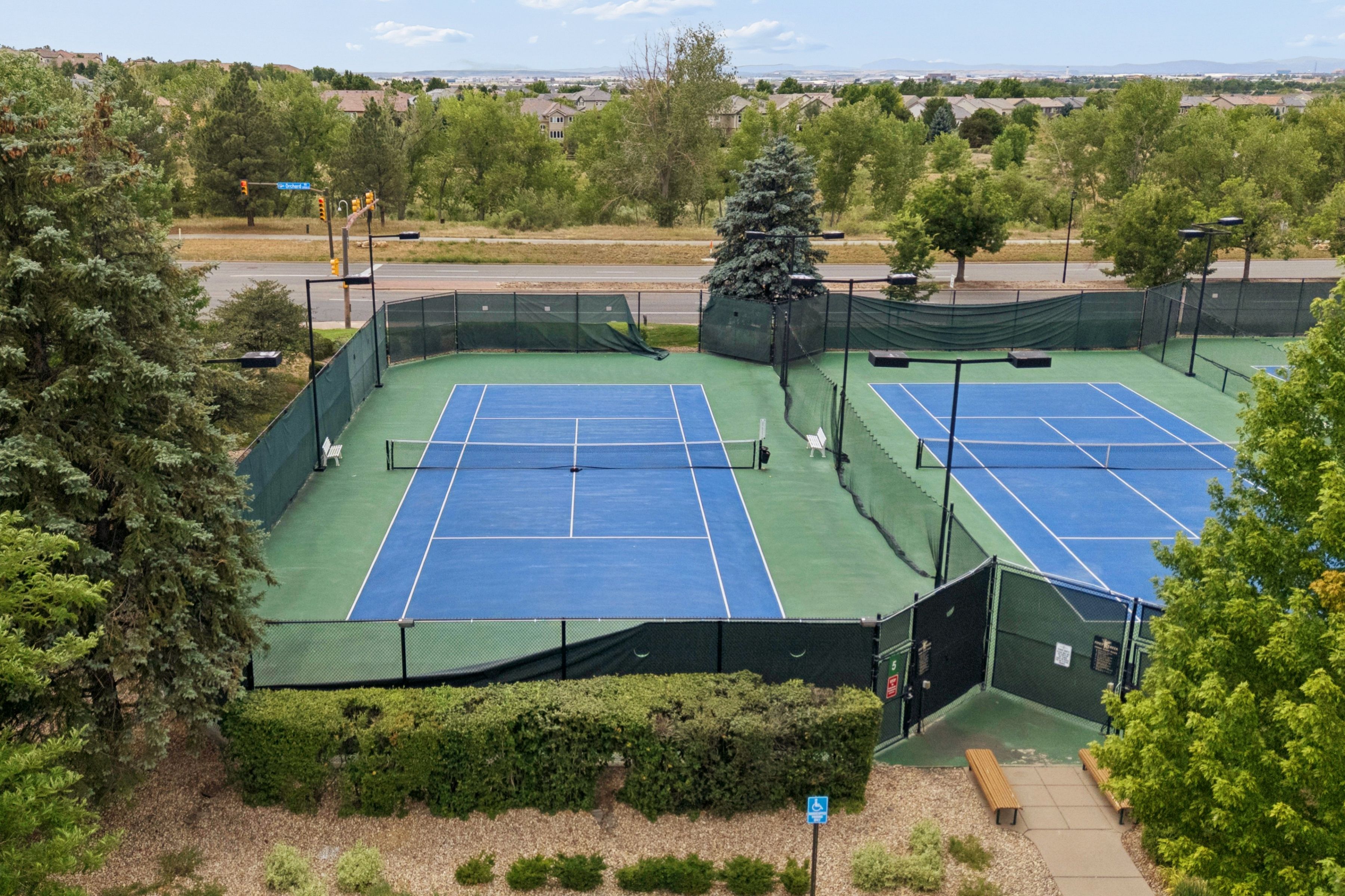  Nestled on a cul-de-sac in the sought-after Piney Creek neighborhood, - 物件實景