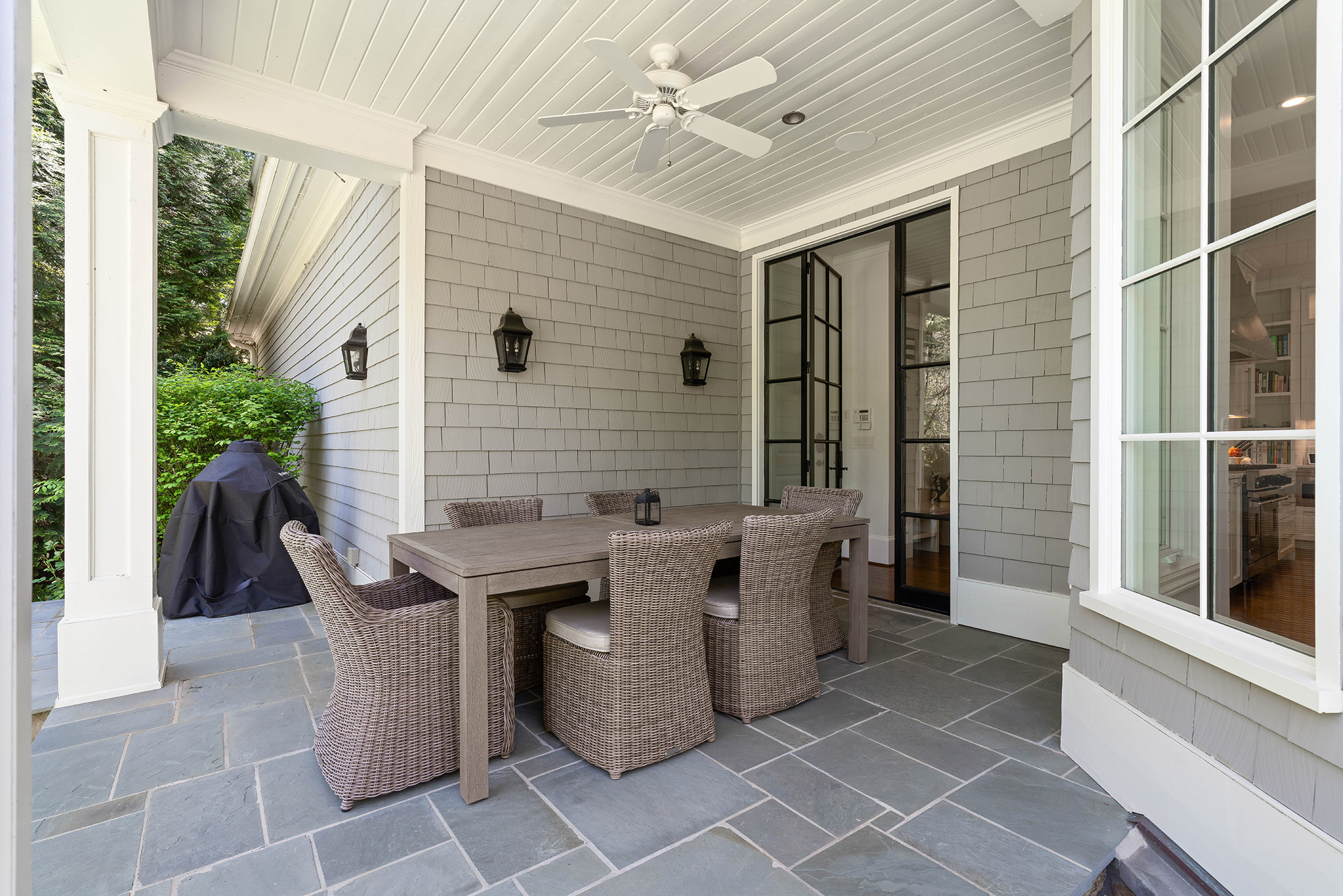  Stunning Estate with Pool Set on 1.3+/- Private Acres - 物件實景