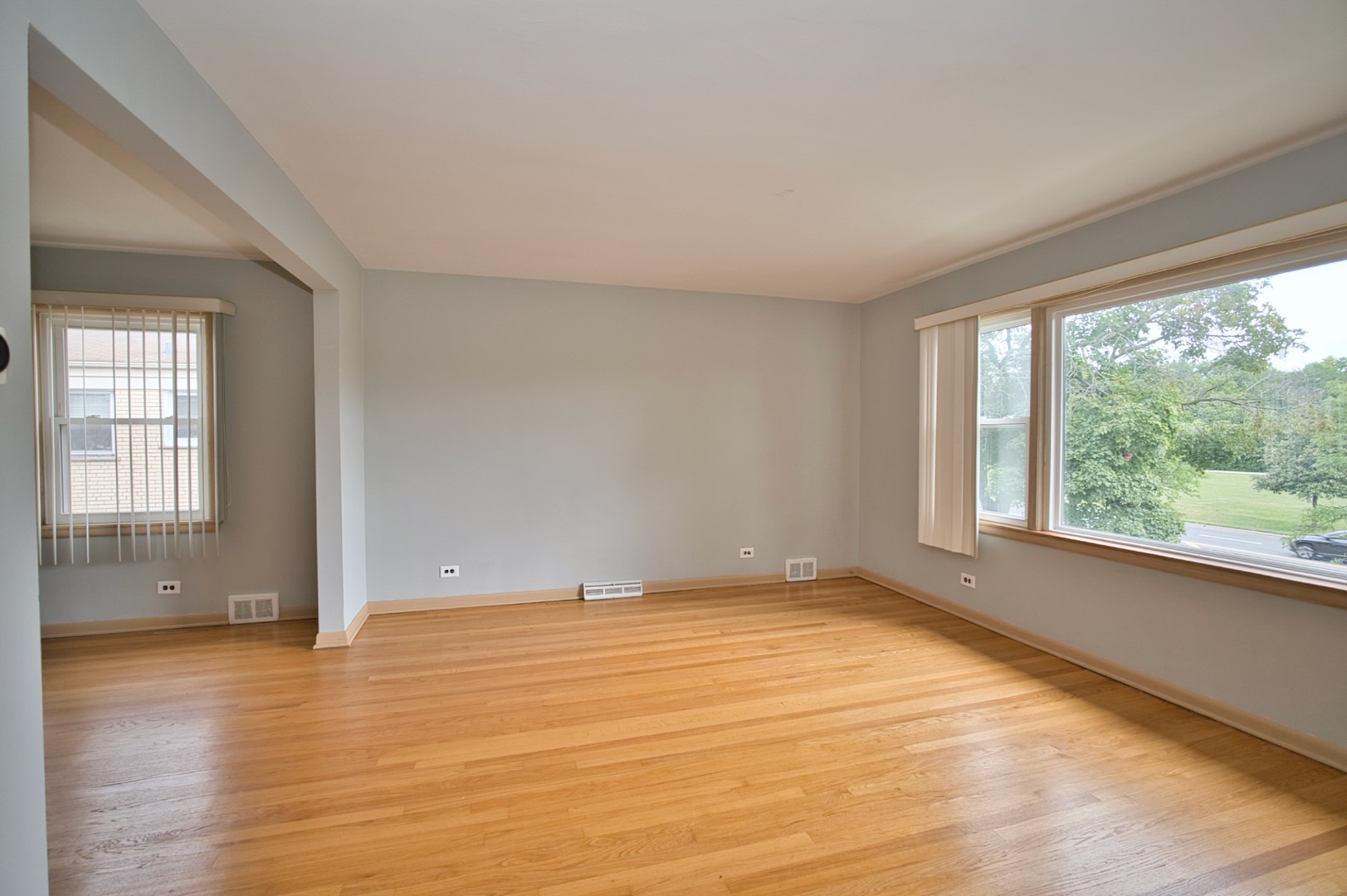 Lincolnwood, Illinois, 60712, United States, 8 Bedrooms Bedrooms, ,Residential,For Sale,1984264