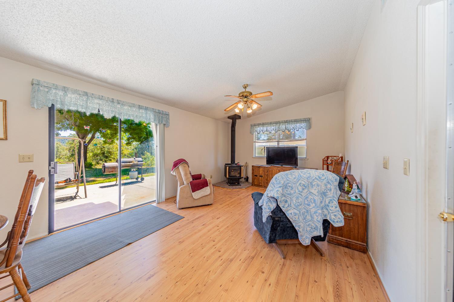 Oakhurst, California, 93644, United States, 4 Bedrooms Bedrooms, ,3 BathroomsBathrooms,Residential,For Sale,2005365