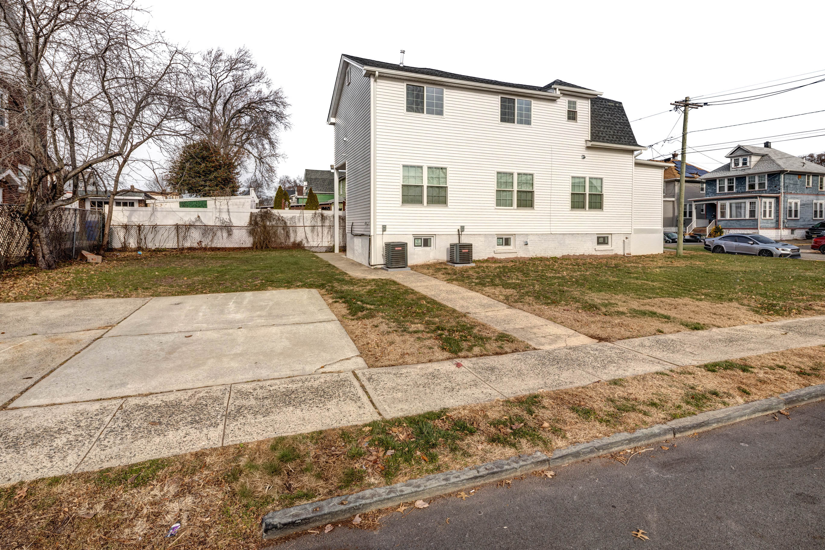 Fords, New Jersey, 08863, United States, 5 Bedrooms Bedrooms, ,2 BathroomsBathrooms,Residential,For Sale,2005682