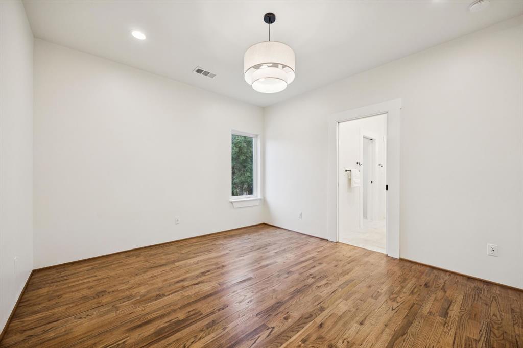 Dallas, Texas, 75211, United States, 4 Bedrooms Bedrooms, ,3 BathroomsBathrooms,Residential,For Sale,1988260