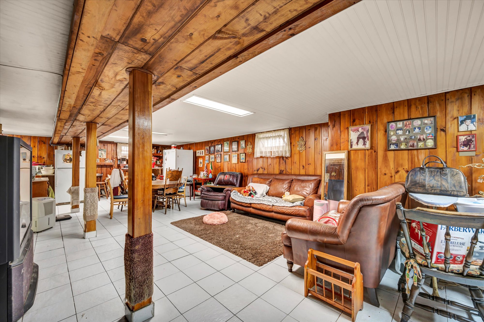 Trumbull, Connecticut, 06611, United States, 3 Bedrooms Bedrooms, ,2 BathroomsBathrooms,Residential,For Sale,1999196