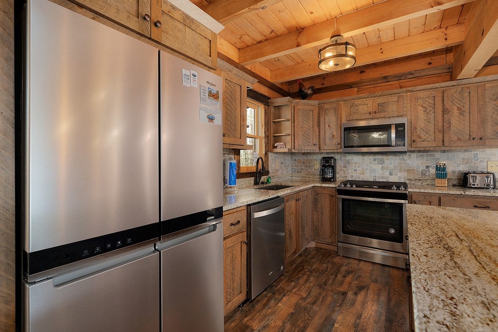 Blue Ridge, Georgia, 30513, United States, 4 Bedrooms Bedrooms, ,3 BathroomsBathrooms,Residential,For Sale,1762405