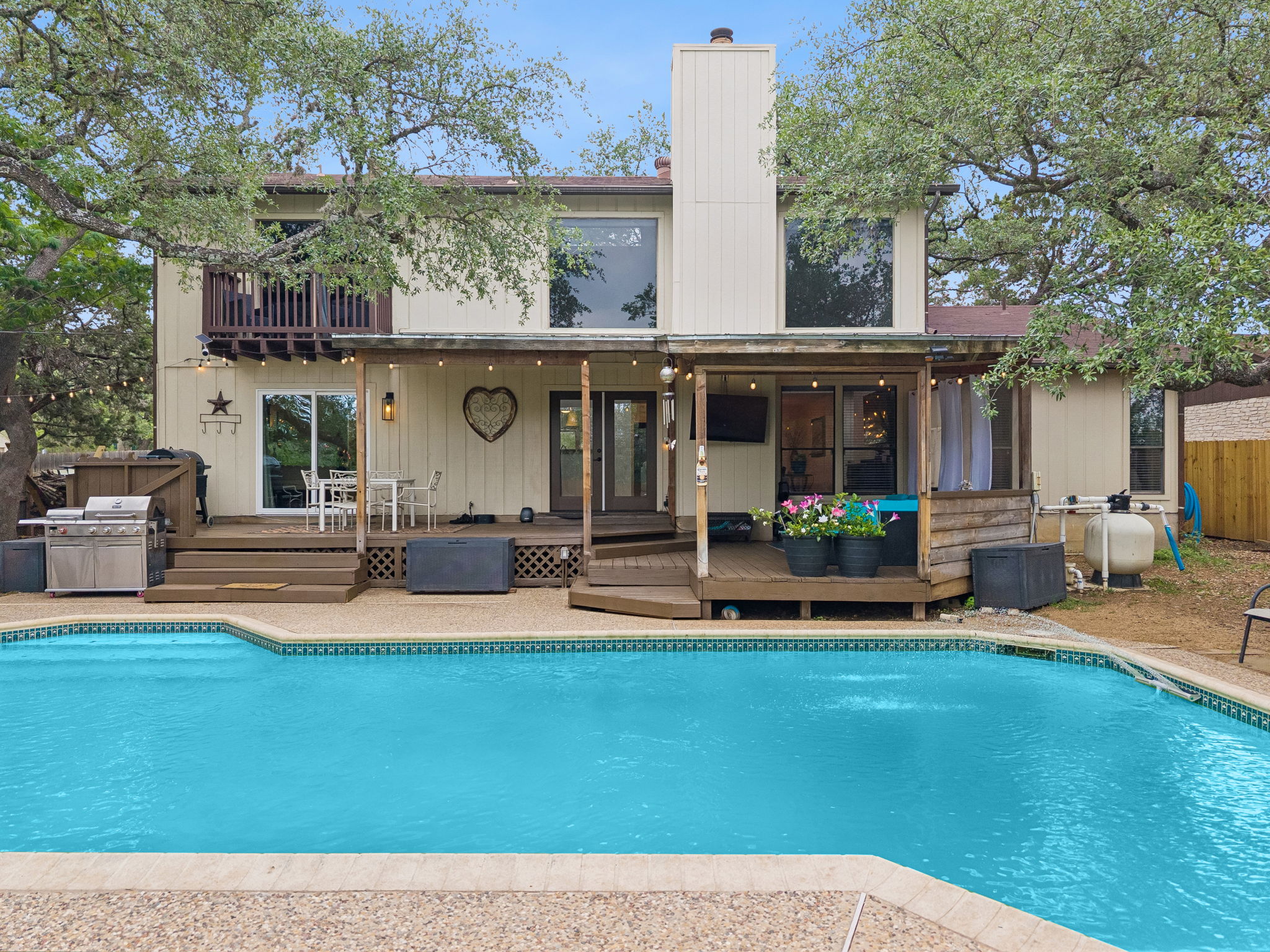  Oak-Canopied Retreat with Pool and Media Room - 物件實景