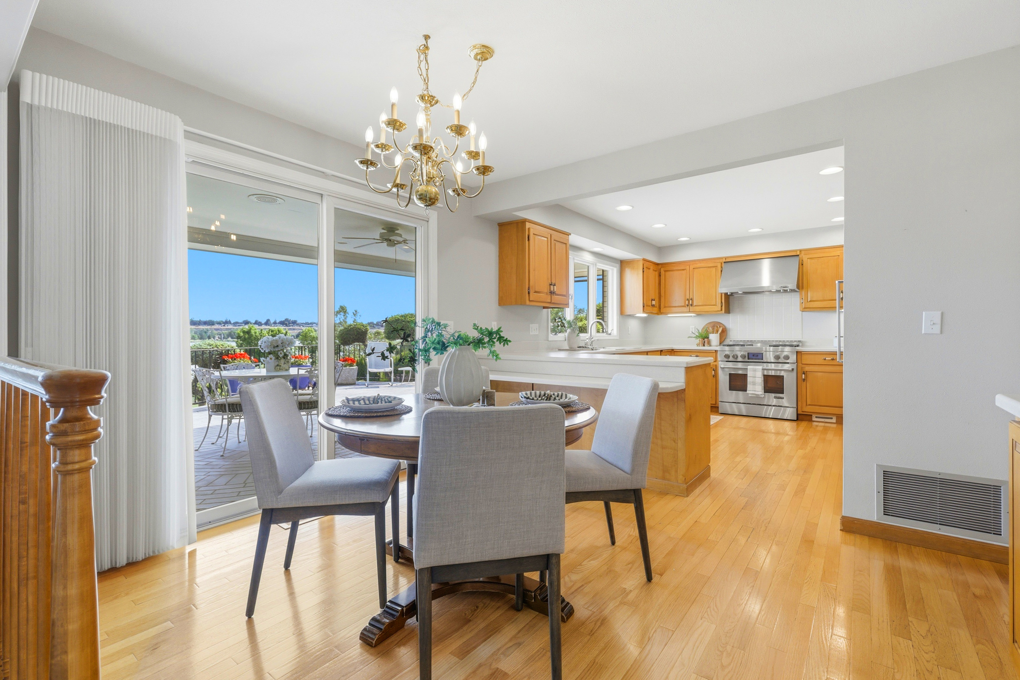  Prime Columbia River Frontage, Pool, large lot - 物件實景