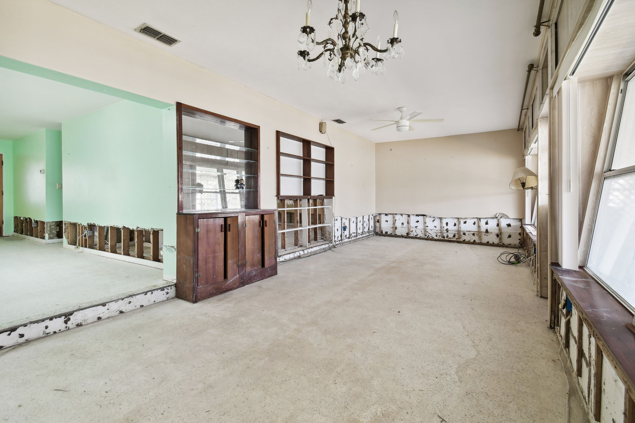 Madeira Beach, Florida, 33708, United States, 3 Bedrooms Bedrooms, ,2 BathroomsBathrooms,Residential,For Sale,1943278