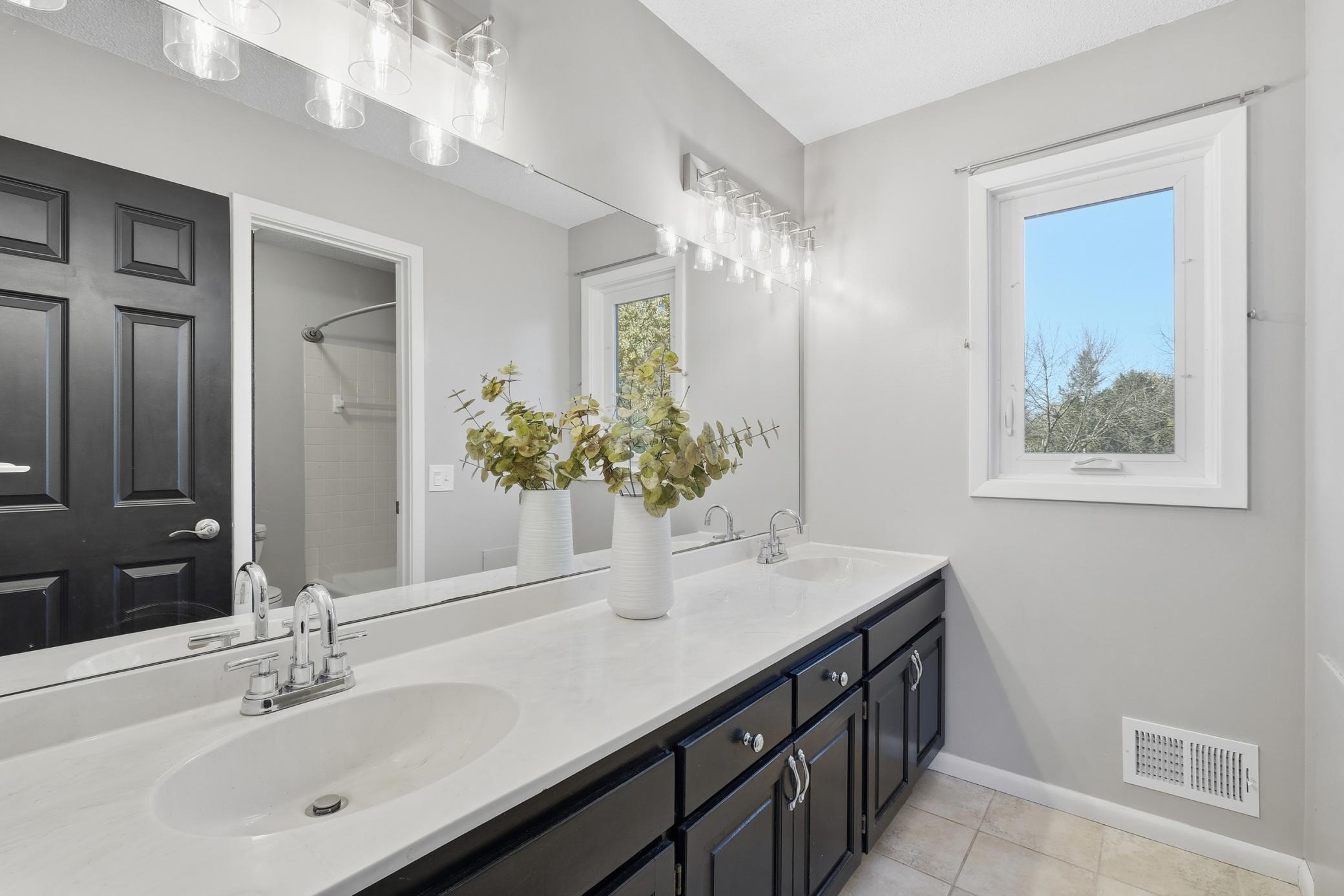 Woodbury, Minnesota, 55125, United States, 4 Bedrooms Bedrooms, ,2 BathroomsBathrooms,Residential,For Sale,1991775