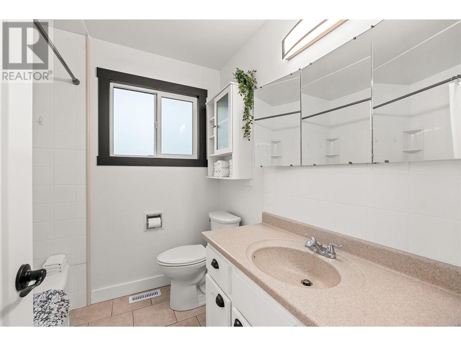 KELOWNA, British Columbia, V1X 5W5, CA, 3 Bedrooms Bedrooms, ,2 BathroomsBathrooms,Residential,For Sale,1950193