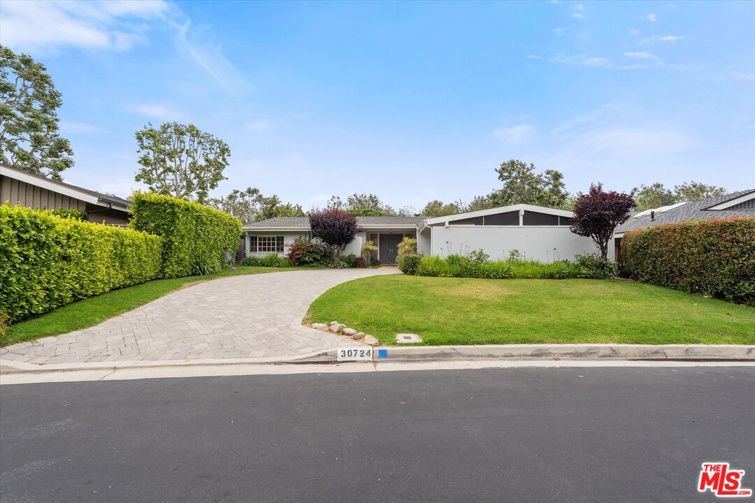 Malibu, California, 90265, United States, 4 Bedrooms Bedrooms, ,3 BathroomsBathrooms,Residential,For Sale,1859760
