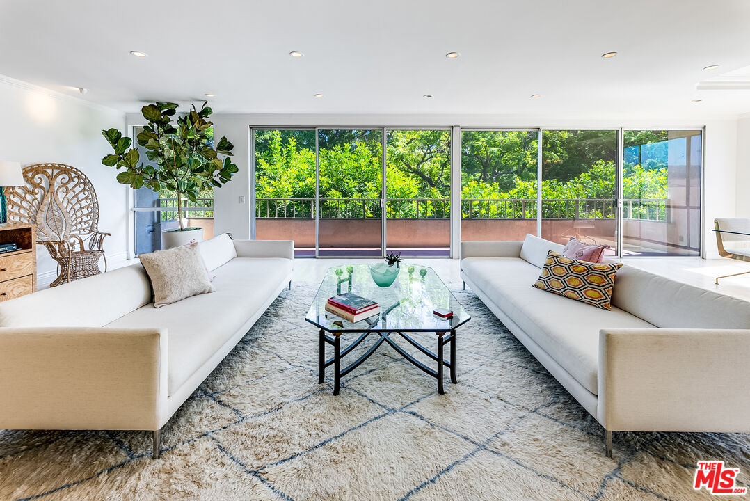339 N Palm Dr #202, Beverly Hills, California, 90210, United States, 2 Bedrooms Bedrooms, ,3 BathroomsBathrooms,Residential,For Sale,339 N Palm Dr #202,1557468