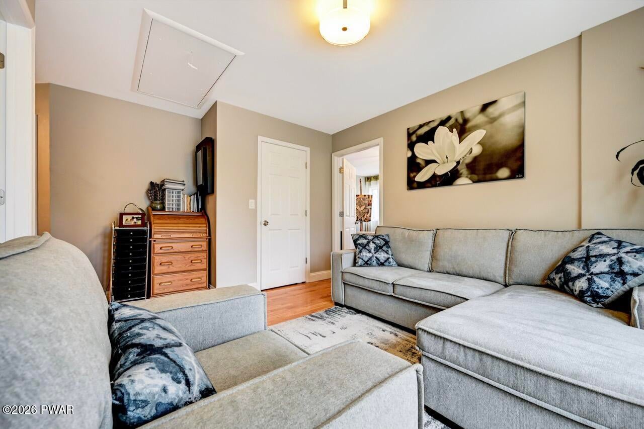 Milford, Pennsylvania, 18337, United States, 3 Bedrooms Bedrooms, ,3 BathroomsBathrooms,Residential,For Sale,2011309