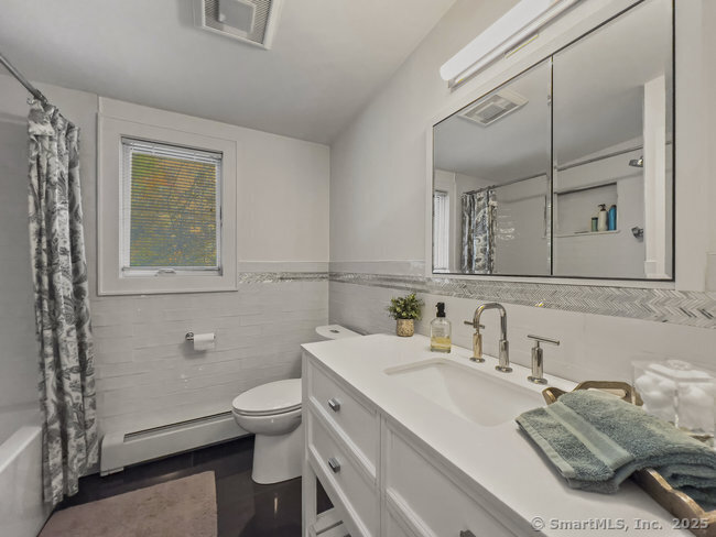 New Fairfield, Connecticut, 06812, United States, 4 Bedrooms Bedrooms, ,4 BathroomsBathrooms,Residential,For Sale,1837226