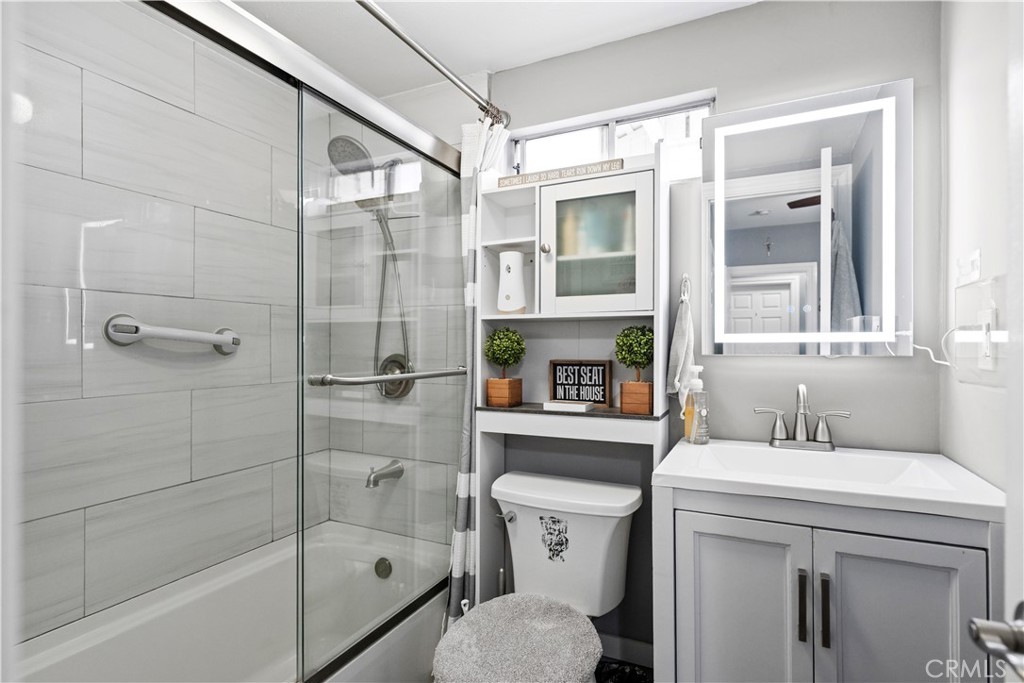 Los Angeles, California, 90011, United States, 4 Bedrooms Bedrooms, ,3 BathroomsBathrooms,Residential,For Sale,1984518