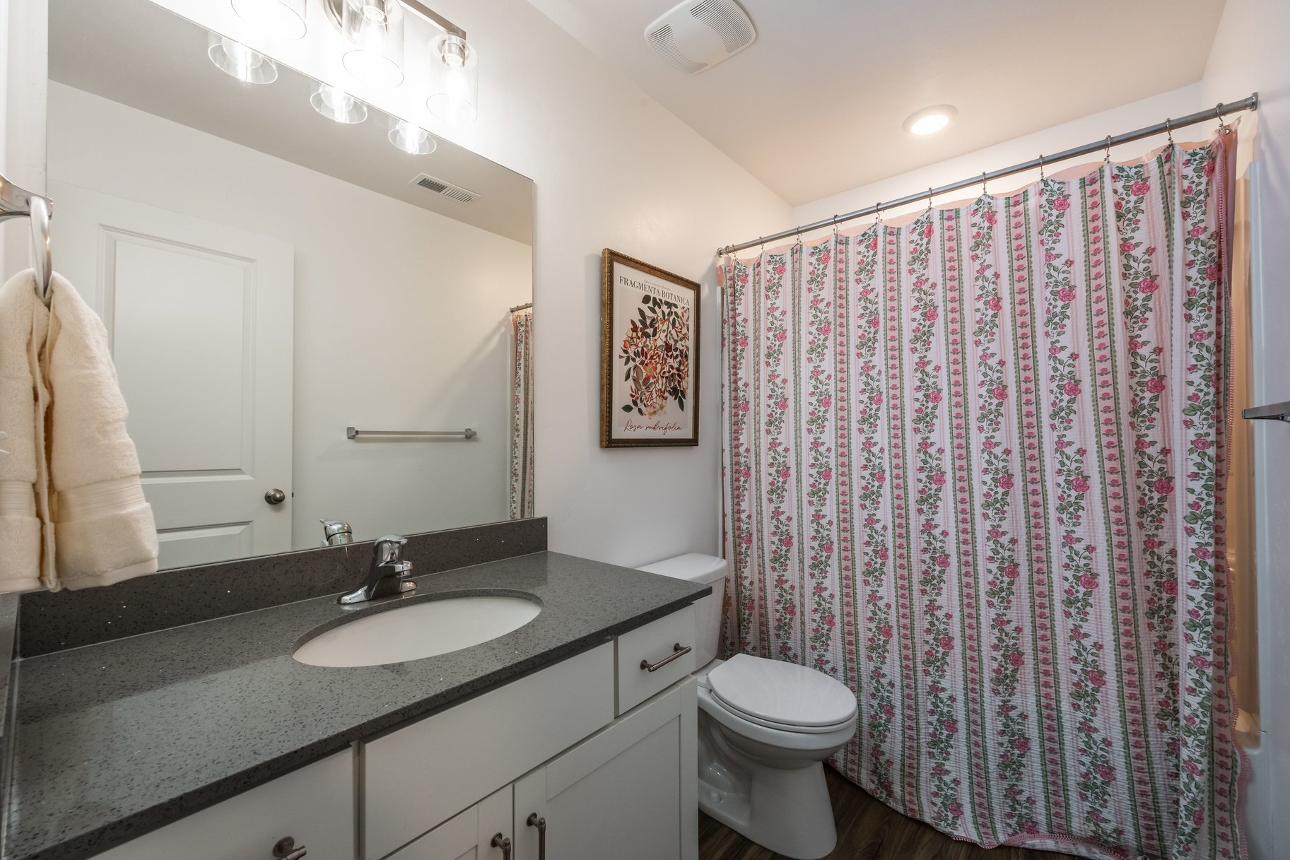  Standout Townhome with Finished Basement & Extras - 物件實景