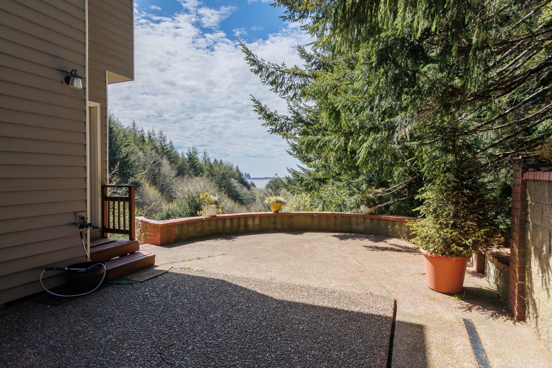  626 N BAYVIEW LOOP Waldport, OR 97394 - 物件實景