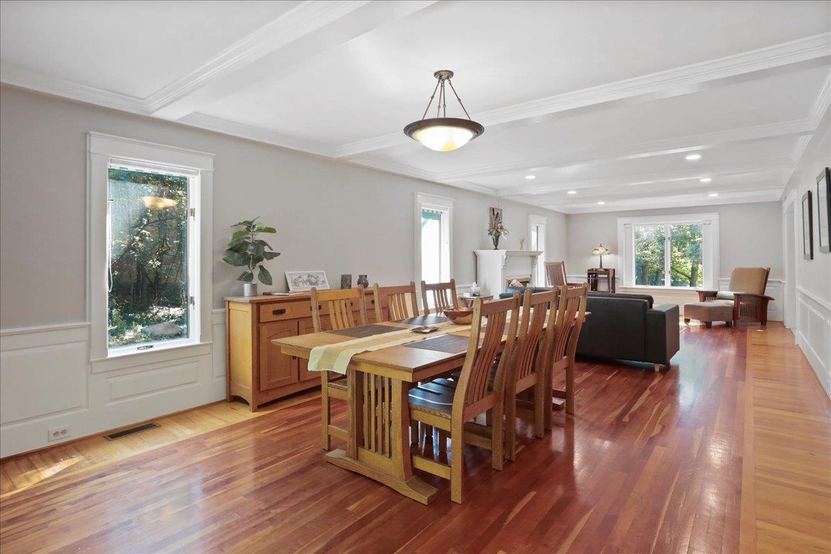 Mcgaheysville, Virginia, 22840, United States, 4 Bedrooms Bedrooms, ,4 BathroomsBathrooms,Residential,For Sale,1877155