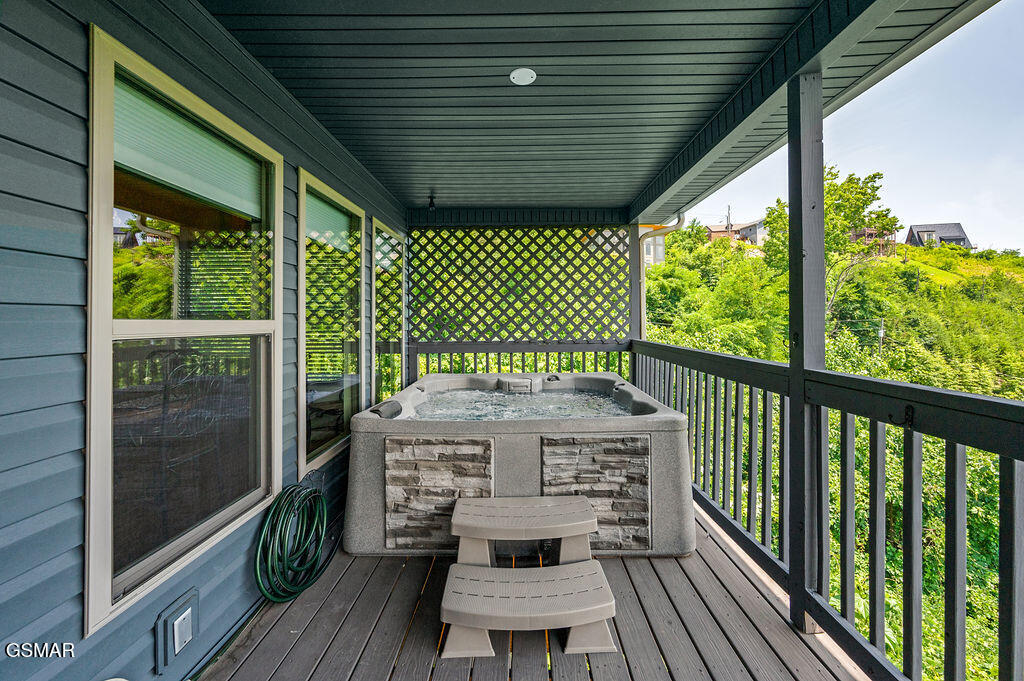 Gatlinburg, Tennessee, 37738, United States, 2 Bedrooms Bedrooms, ,2 BathroomsBathrooms,Residential,For Sale,1924446