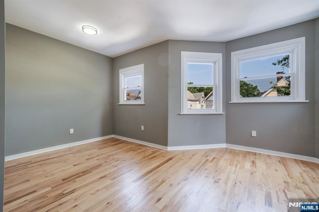 Newark, New Jersey, 07103, United States, 6 Bedrooms Bedrooms, ,3 BathroomsBathrooms,Residential,For Sale,1897498