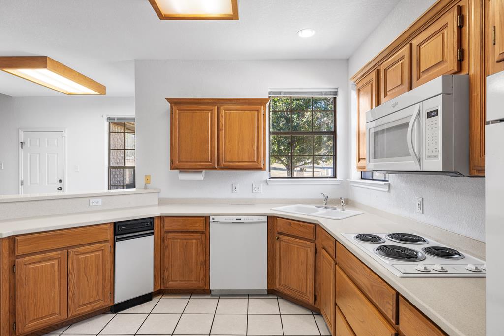 Kerrville, Texas, 78028, United States, 3 Bedrooms Bedrooms, ,3 BathroomsBathrooms,Residential,For Sale,1983005