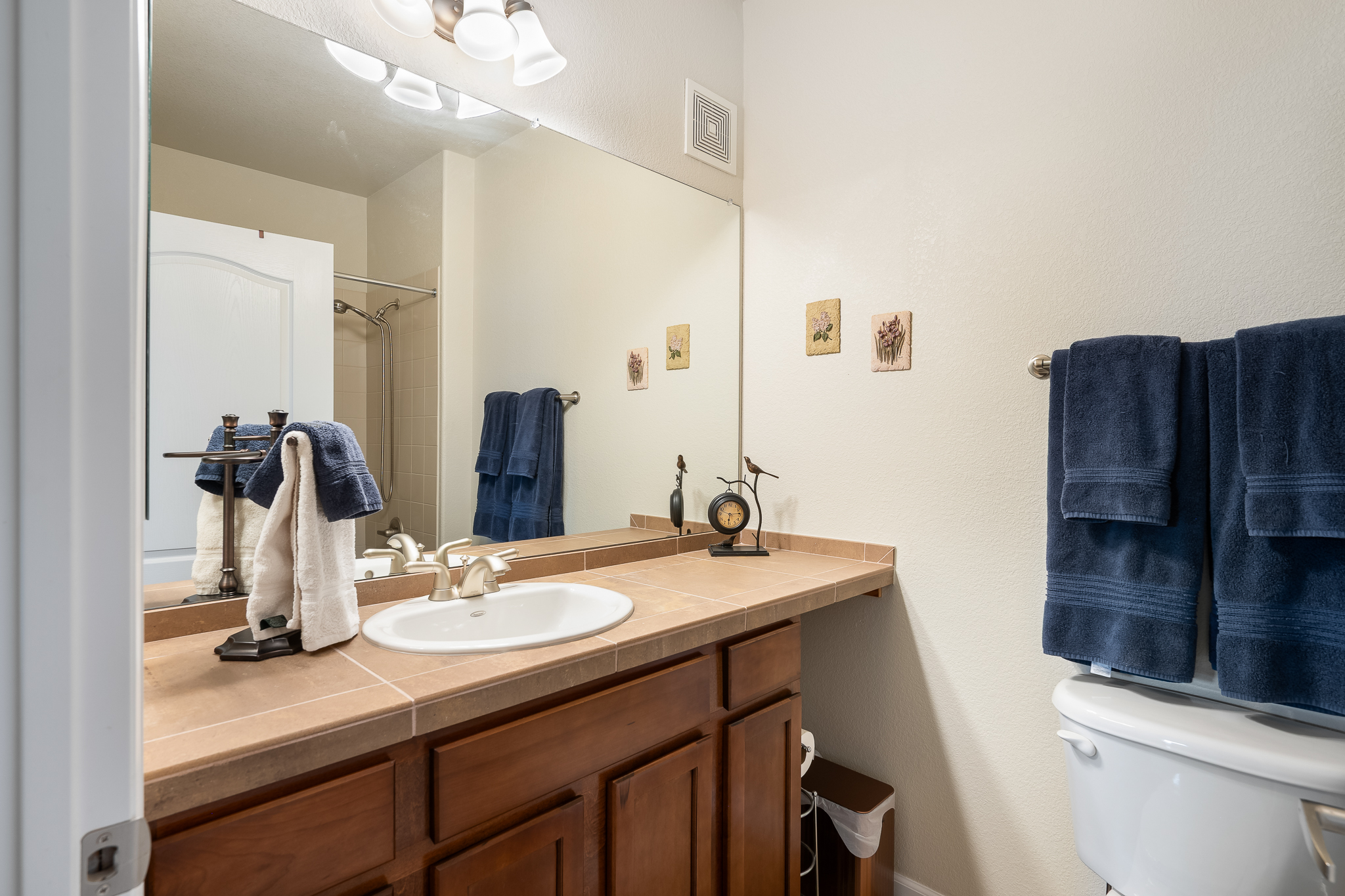  150 Village, A-204,  Granby, CO, 80446 - 物件實景