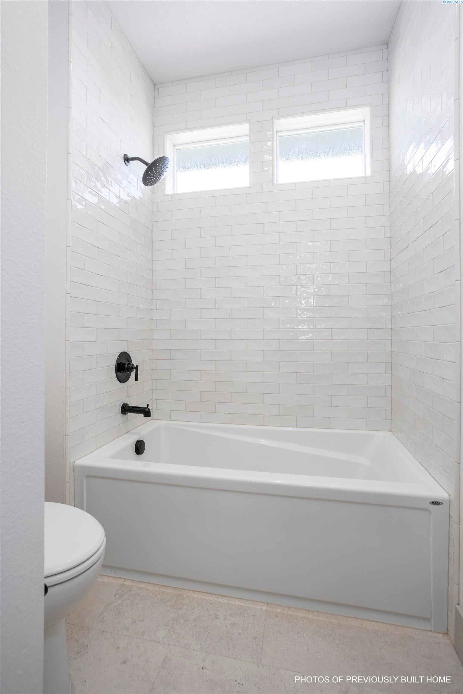 Pasco, Washington, 99301, United States, 4 Bedrooms Bedrooms, ,2 BathroomsBathrooms,Residential,For Sale,1981786