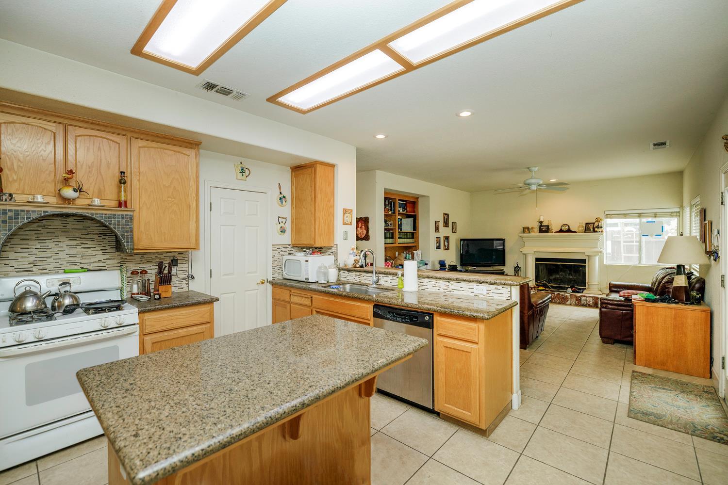 Gustine, California, 95322, United States, 4 Bedrooms Bedrooms, ,3 BathroomsBathrooms,Residential,For Sale,1975673