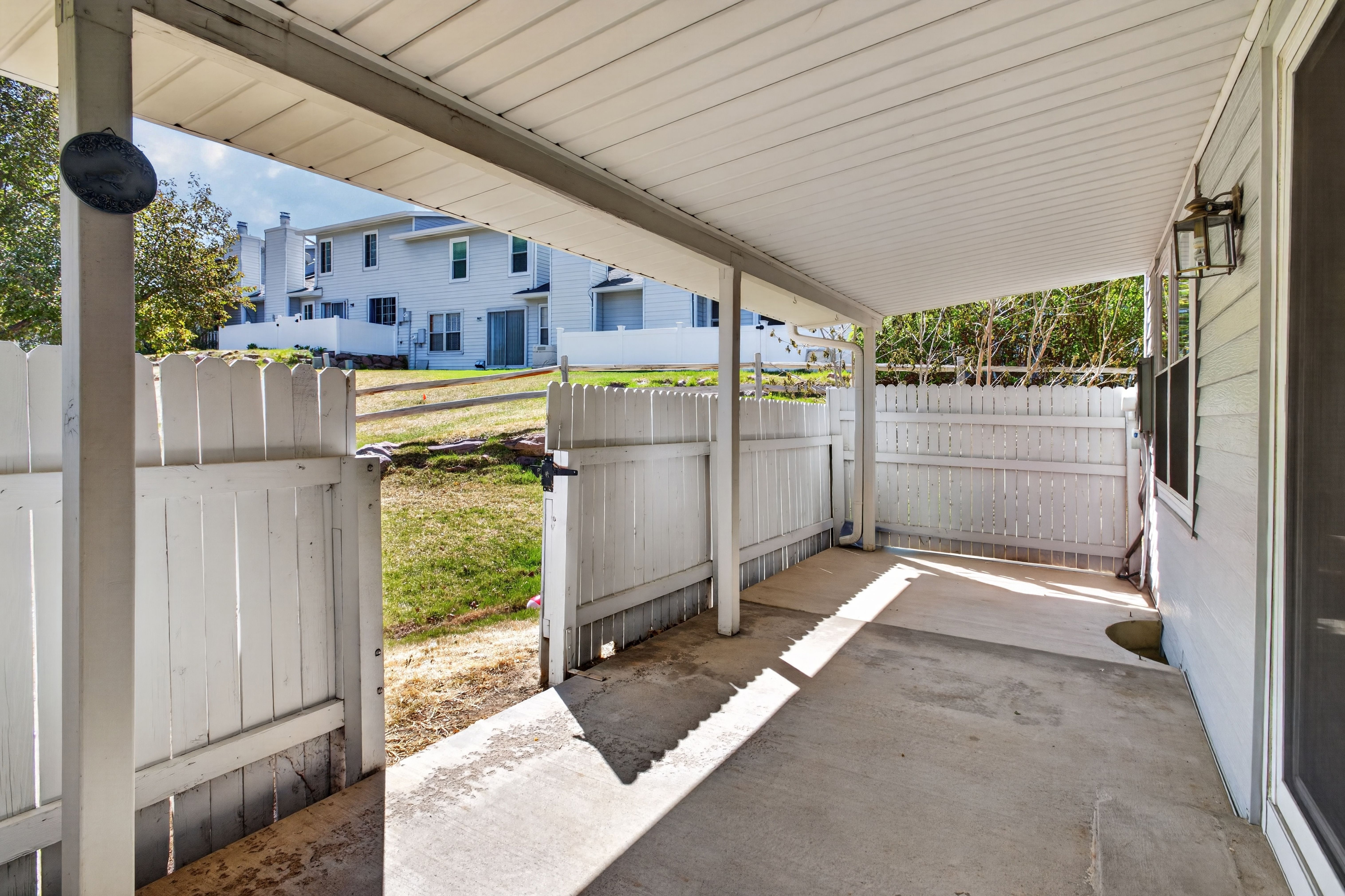  Beautifully maintained end unit in the Fairway 16 community of Heatheridge - 物件實景