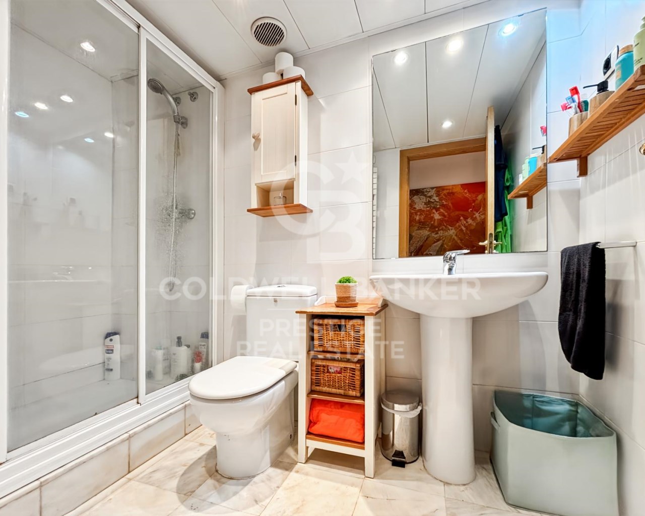 Barcelona, Catalonia, ES, 4 Bedrooms Bedrooms, ,2 BathroomsBathrooms,Residential,For Sale,1759816