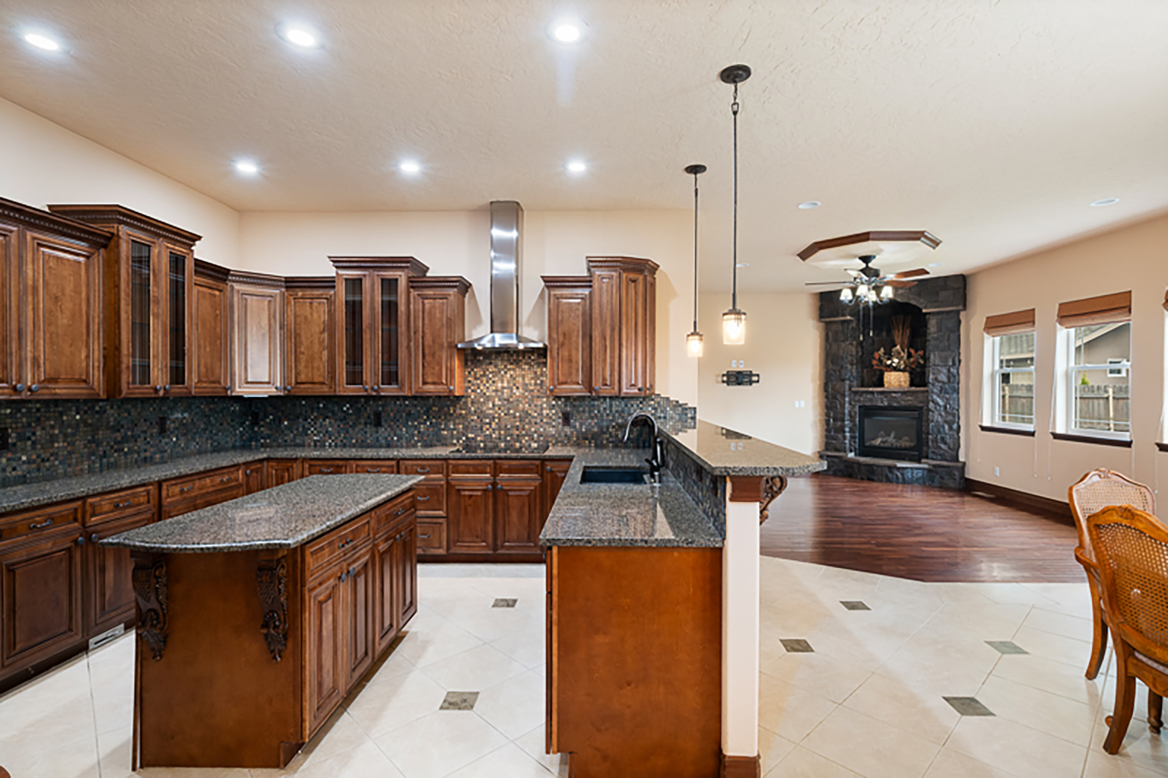  Canyon Lakes Highly Upgraded 1 Story Home - 物件實景