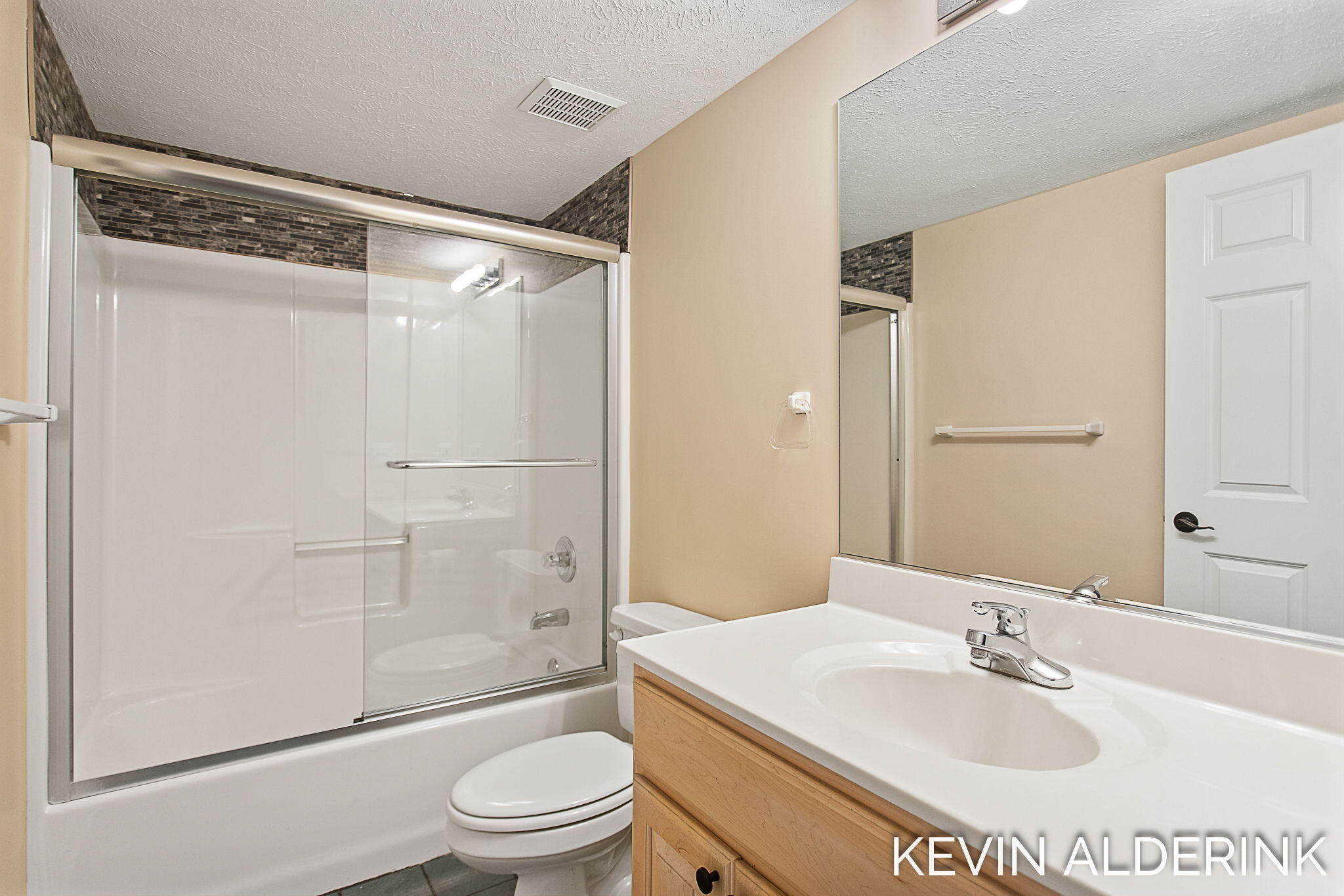 Holland, Michigan, 49423, United States, 5 Bedrooms Bedrooms, ,6 BathroomsBathrooms,Residential,For Sale,1908237