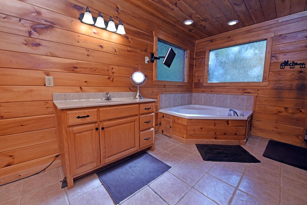 Suches, Georgia, 30572, United States, 3 Bedrooms Bedrooms, ,3 BathroomsBathrooms,Residential,For Sale,1877290