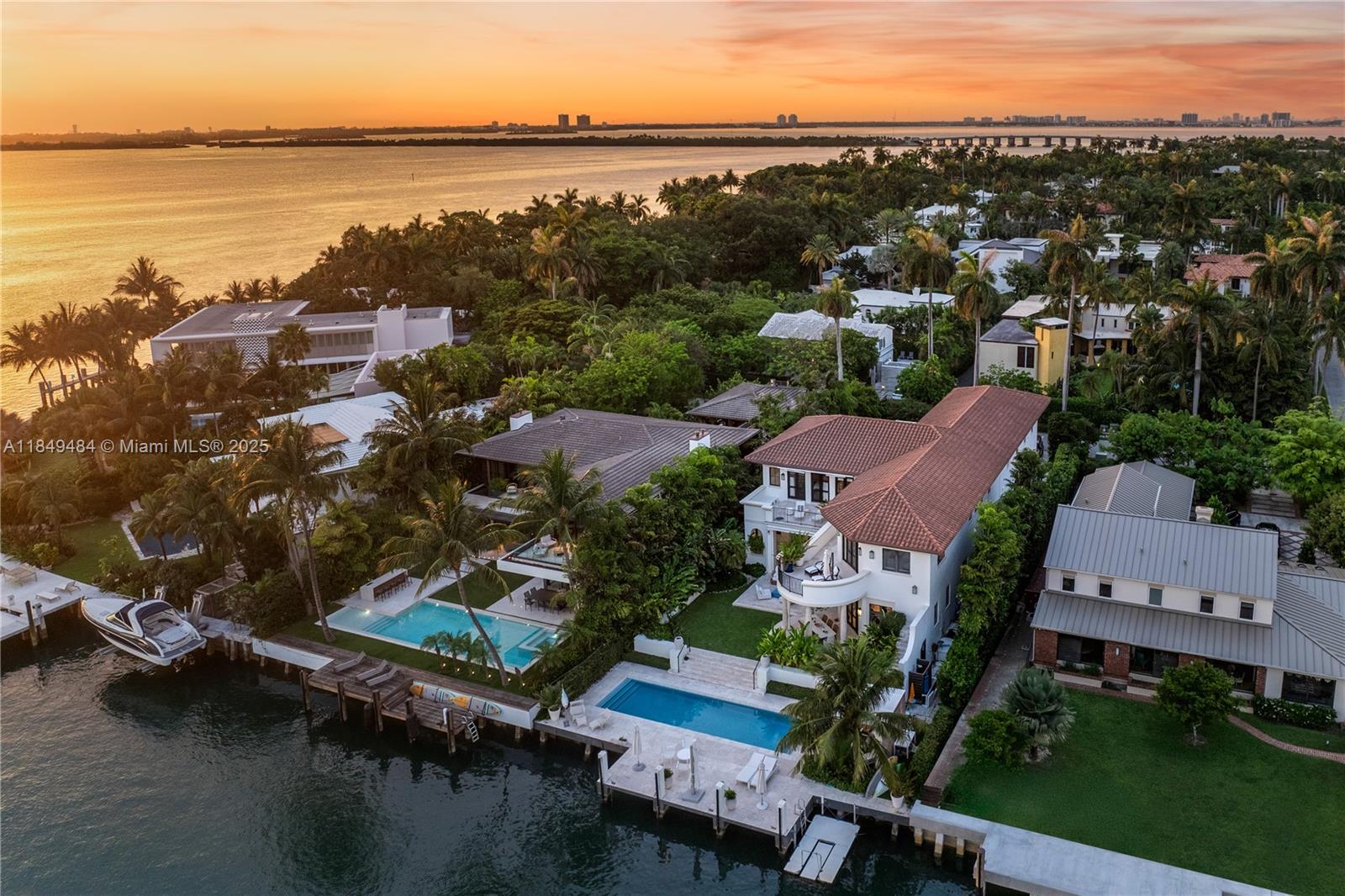 Miami Beach, Florida, 33140, United States, 6 Bedrooms Bedrooms, ,7 BathroomsBathrooms,Residential,For Sale,1927526