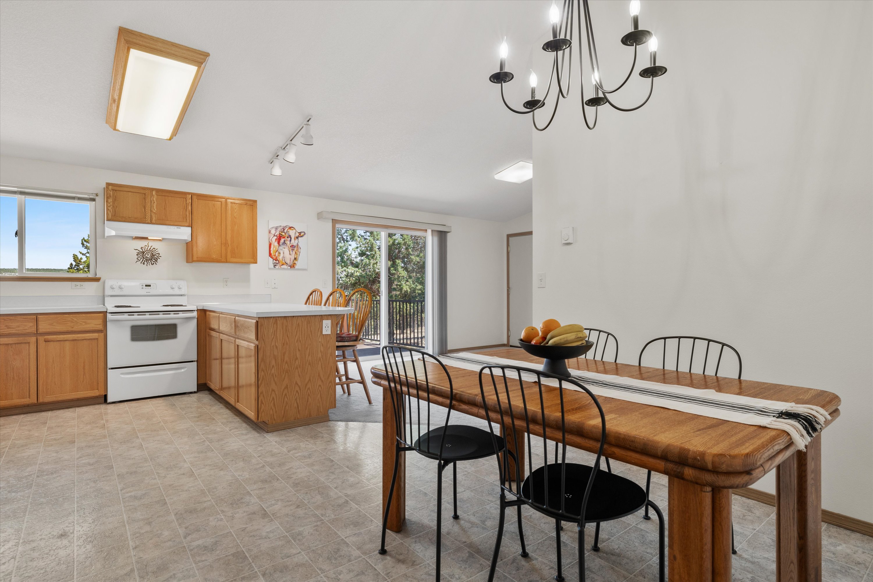 Prineville, Oregon, 97754, United States, 3 Bedrooms Bedrooms, ,2 BathroomsBathrooms,Residential,For Sale,1849917