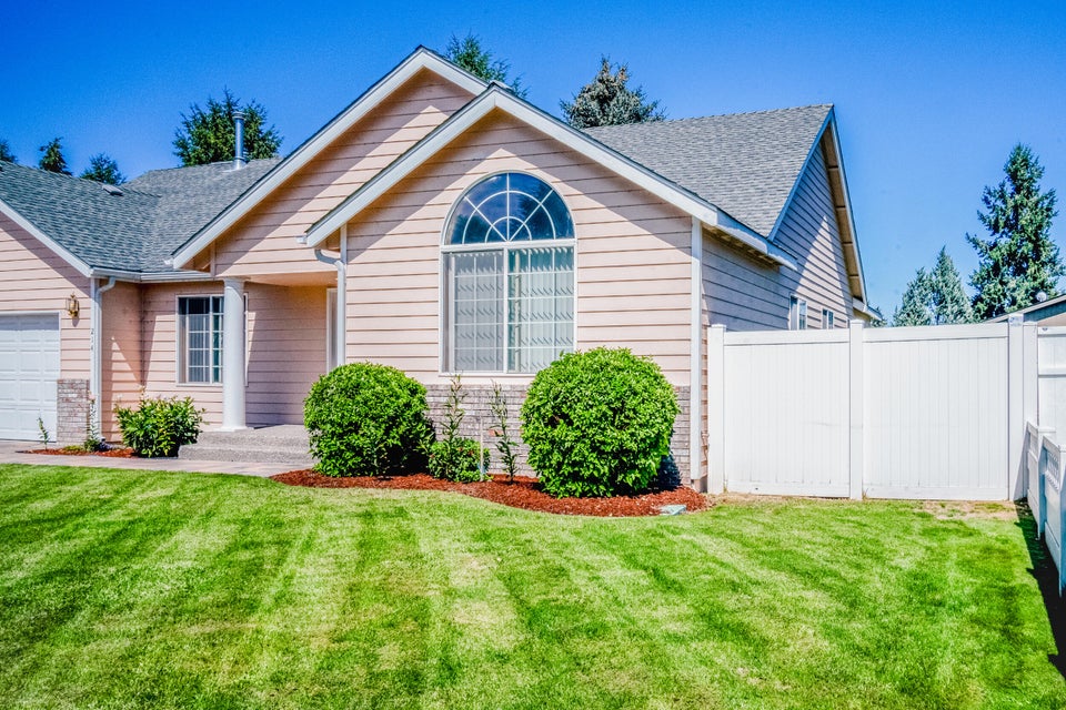 Prineville, Oregon, 97754, United States, 3 Bedrooms Bedrooms, ,2 BathroomsBathrooms,Residential,For Sale,1849072