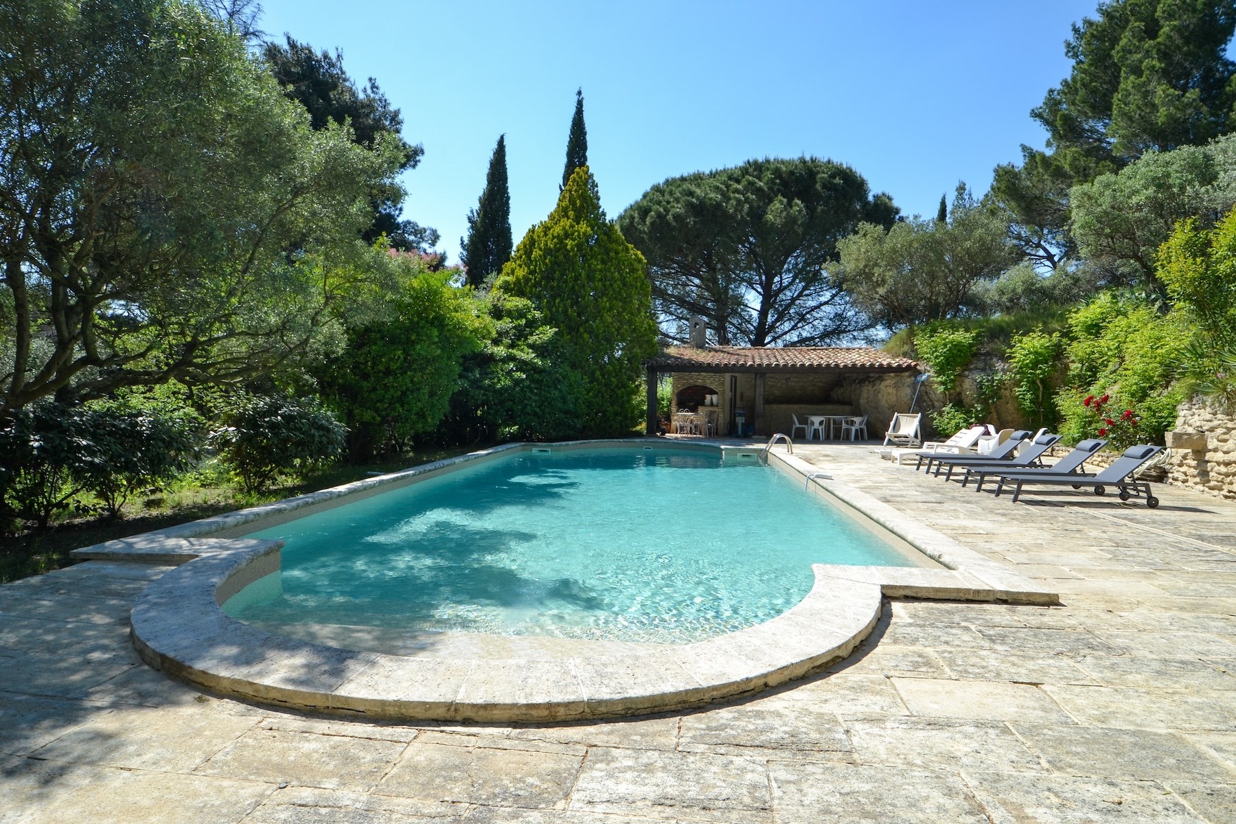  Large Property on 1.5 Hectares with Pool, Just Steps from the Town Center - 物件實景