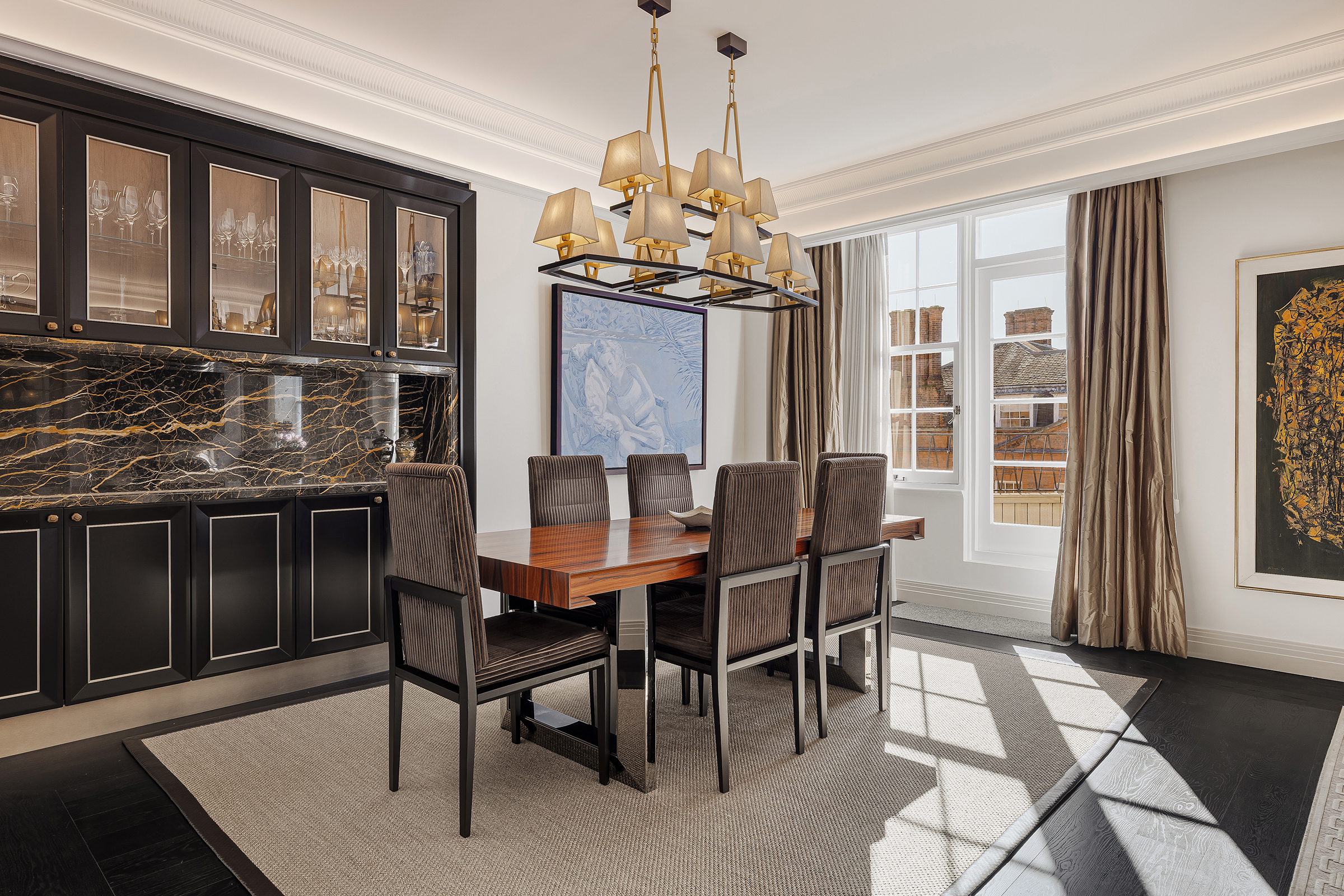  A Beautifully Refurbished Lateral Apartment with Balcony on Pont Street - 物件實景