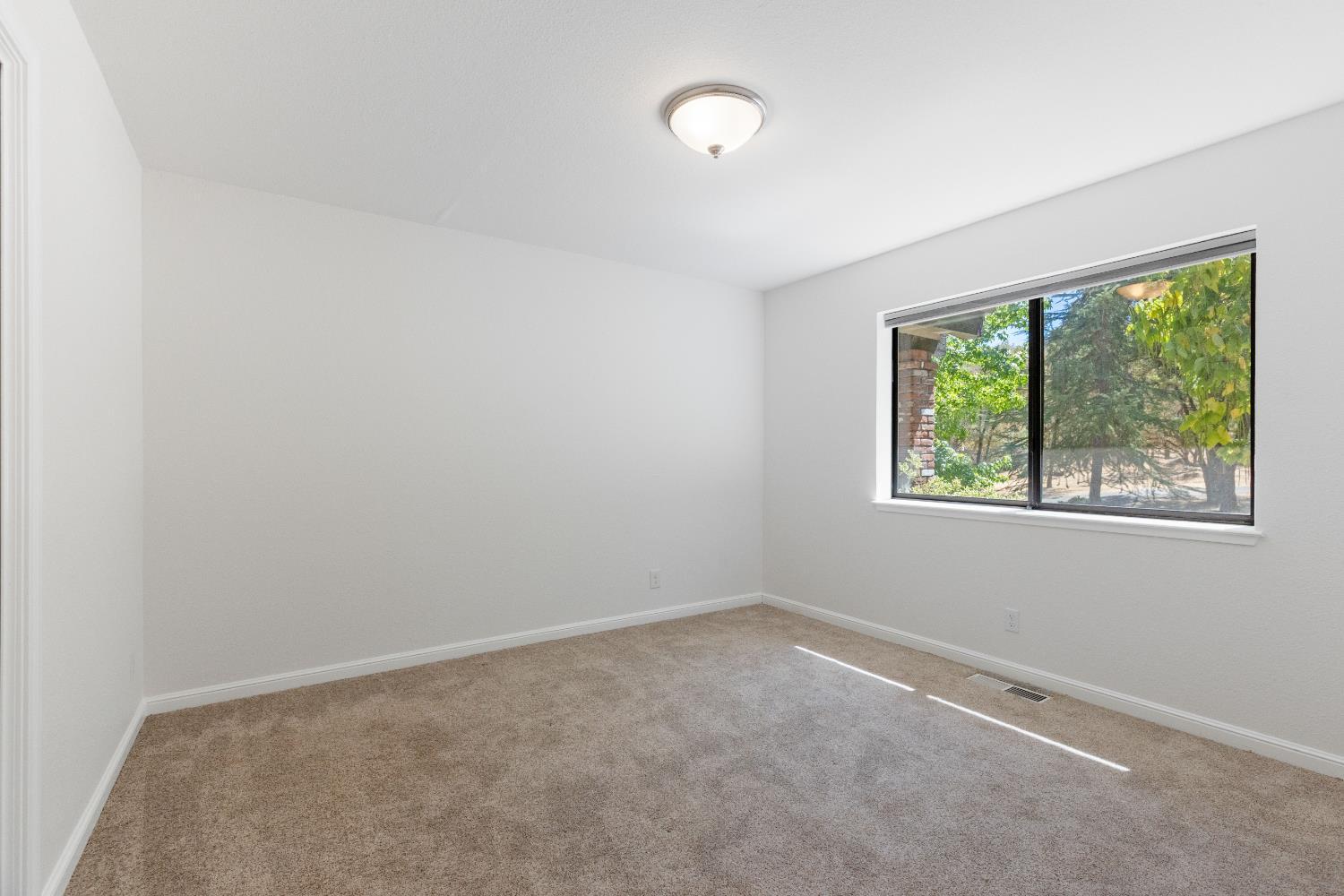 Grass Valley, California, 95949, United States, 3 Bedrooms Bedrooms, ,3 BathroomsBathrooms,Residential,For Sale,1983094