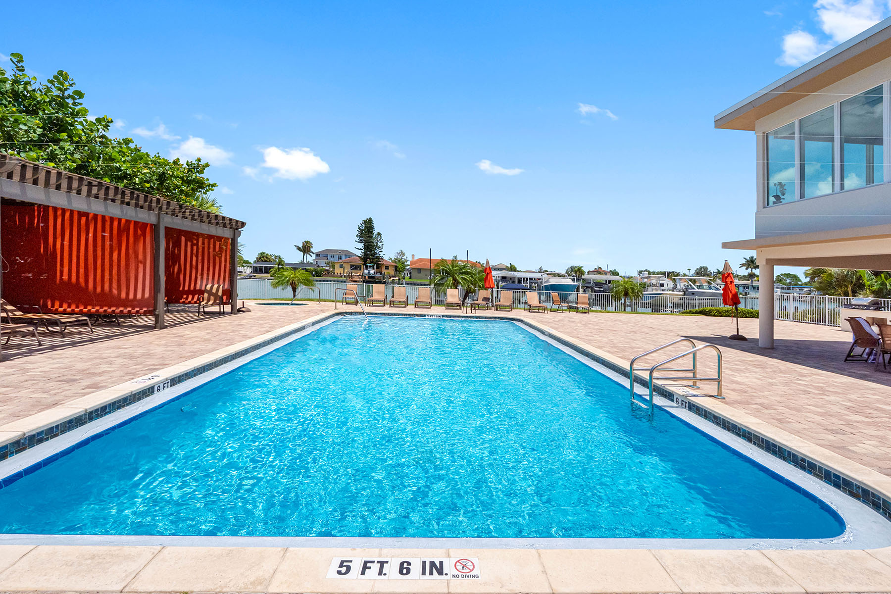  ISLAND WAY TOWERS CONDO - 物件實景