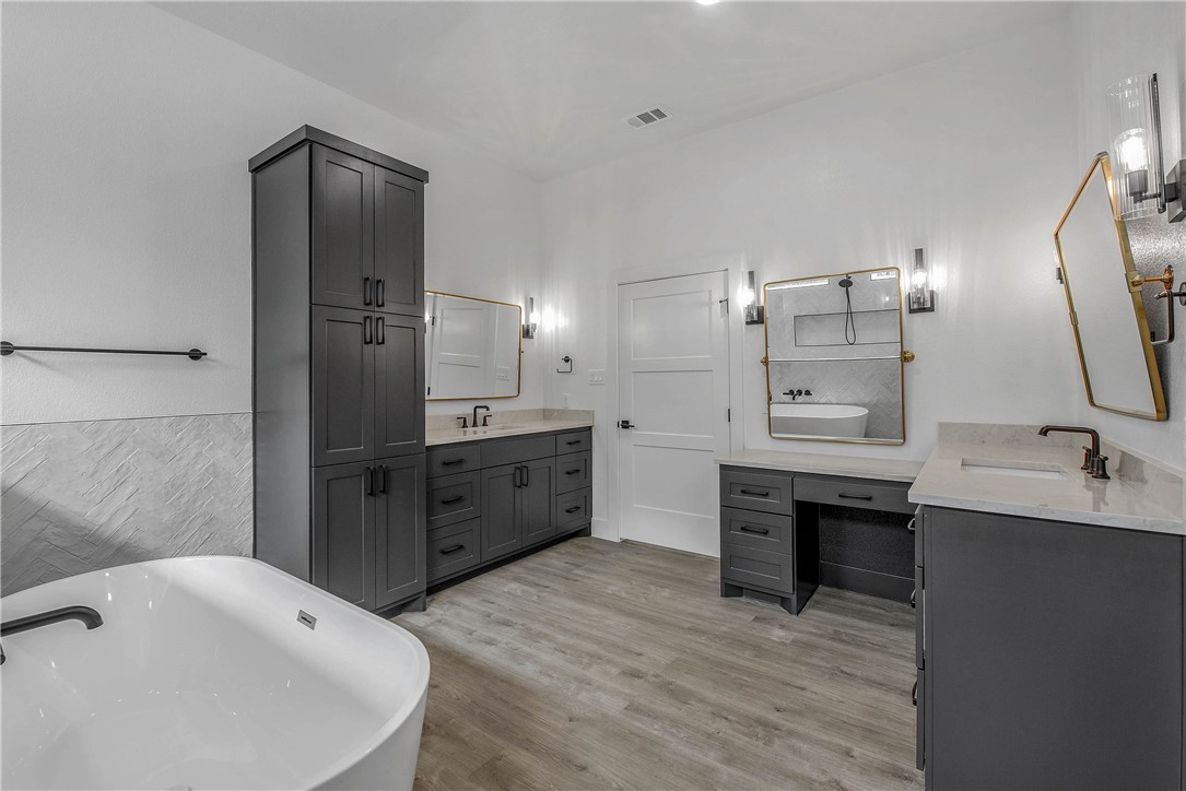 Franklin, Texas, 77856, United States, 4 Bedrooms Bedrooms, ,4 BathroomsBathrooms,Residential,For Sale,1982097