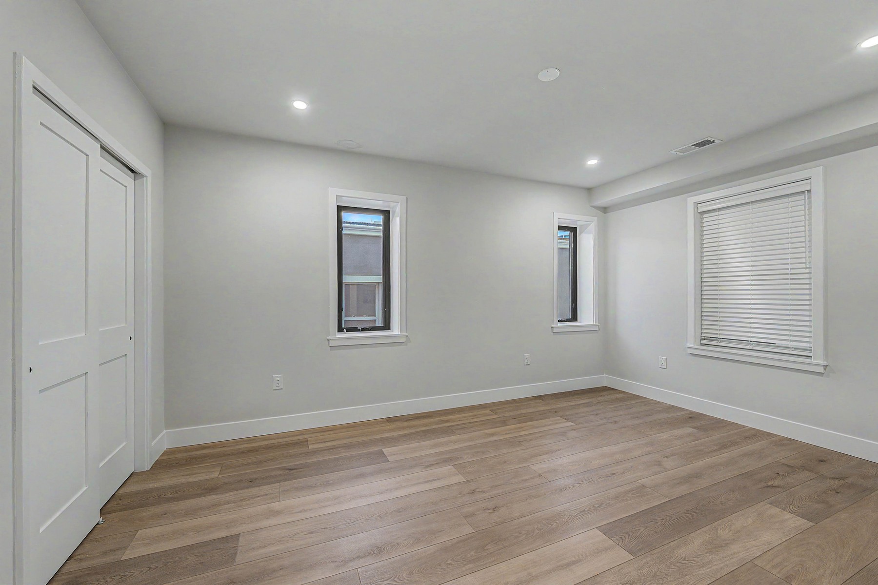  323 E Oak Avenue #103 - 物件實景