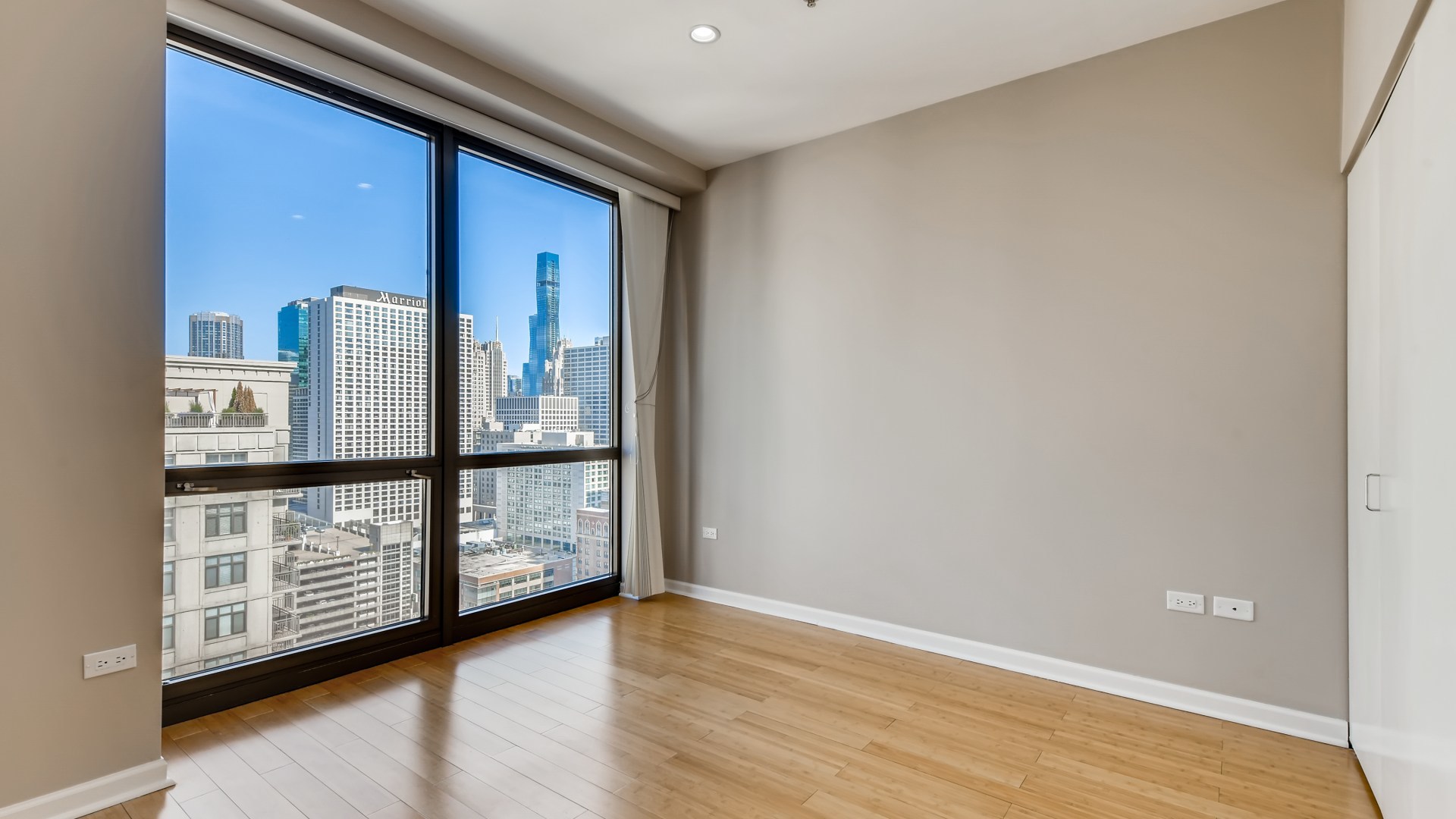 Chicago, Illinois, 60654, United States, 3 Bedrooms Bedrooms, ,4 BathroomsBathrooms,Residential,For Sale,1991279