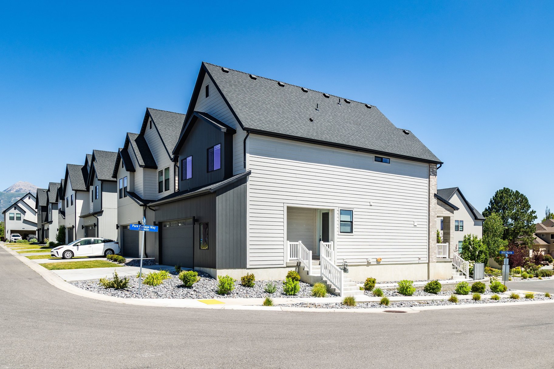  Fully Finished Cottage Style on a Corner Lot - 物件實景