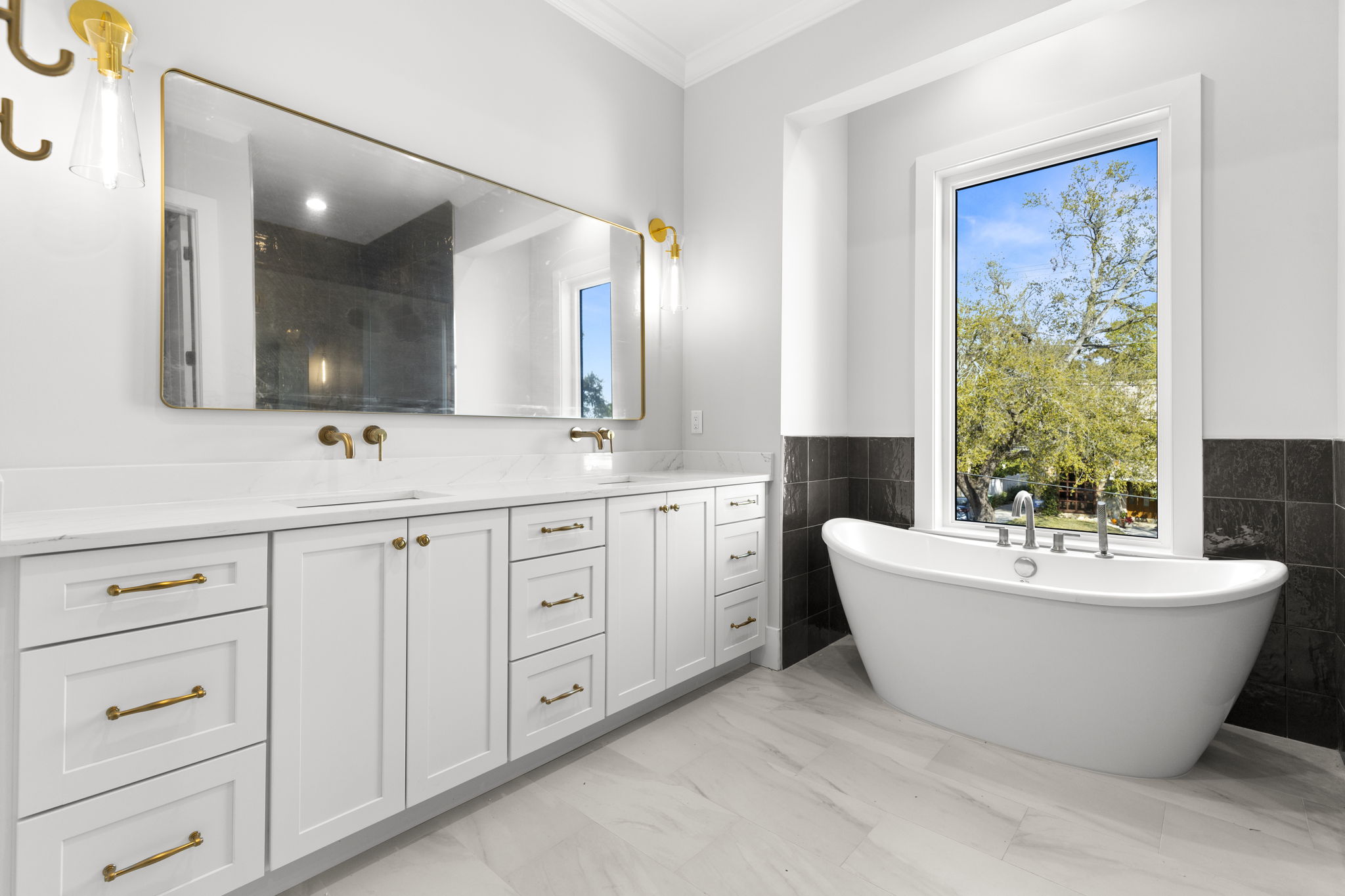 Tampa, Florida, 33609, United States, 3 Bedrooms Bedrooms, ,4 BathroomsBathrooms,Residential,For Sale,1900707