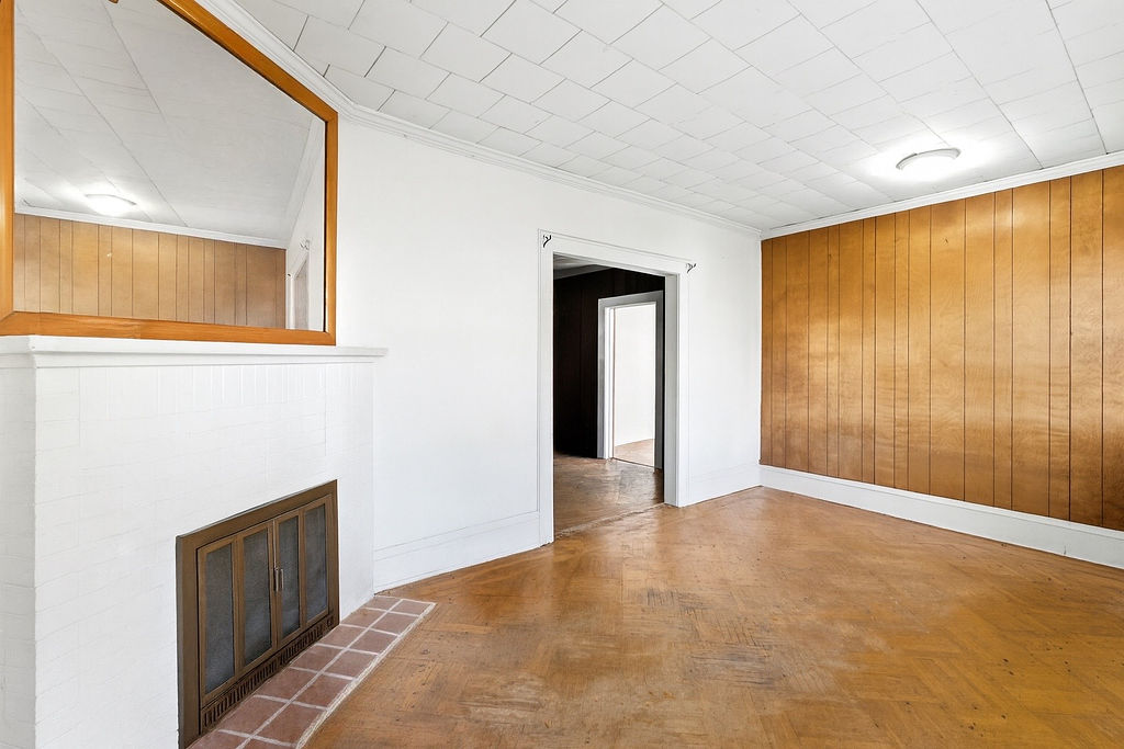 Howard Beach, New York, 11414, United States, 5 Bedrooms Bedrooms, ,2 BathroomsBathrooms,Residential,For Sale,1975186