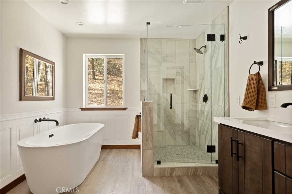 Lake Arrowhead, California, 92352, United States, 4 Bedrooms Bedrooms, ,5 BathroomsBathrooms,Residential,For Sale,1989465