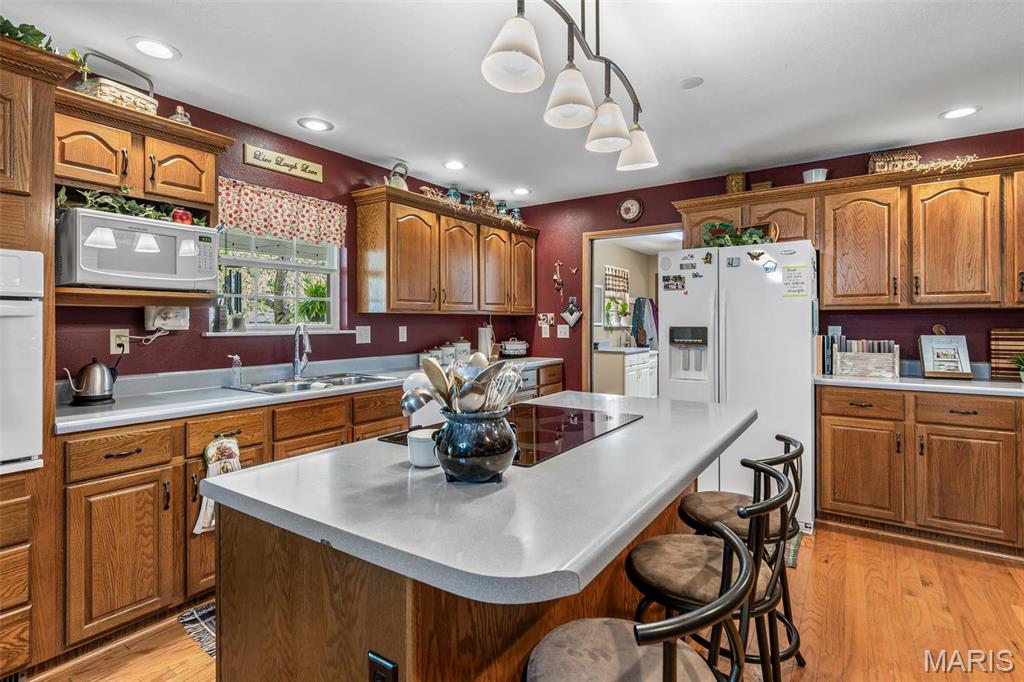 Farmington, Missouri, 63640, United States, 4 Bedrooms Bedrooms, ,3 BathroomsBathrooms,Residential,For Sale,1941808