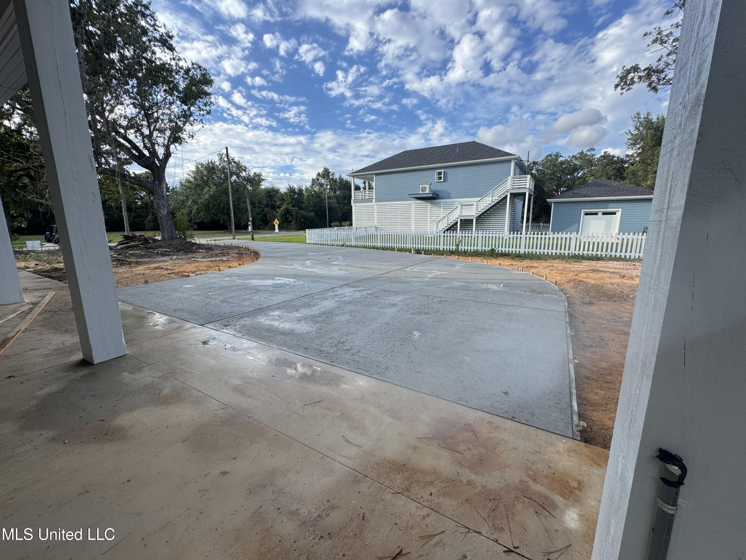 Pass Christian, Mississippi, 39571, United States, 4 Bedrooms Bedrooms, ,3 BathroomsBathrooms,Residential,For Sale,1966629